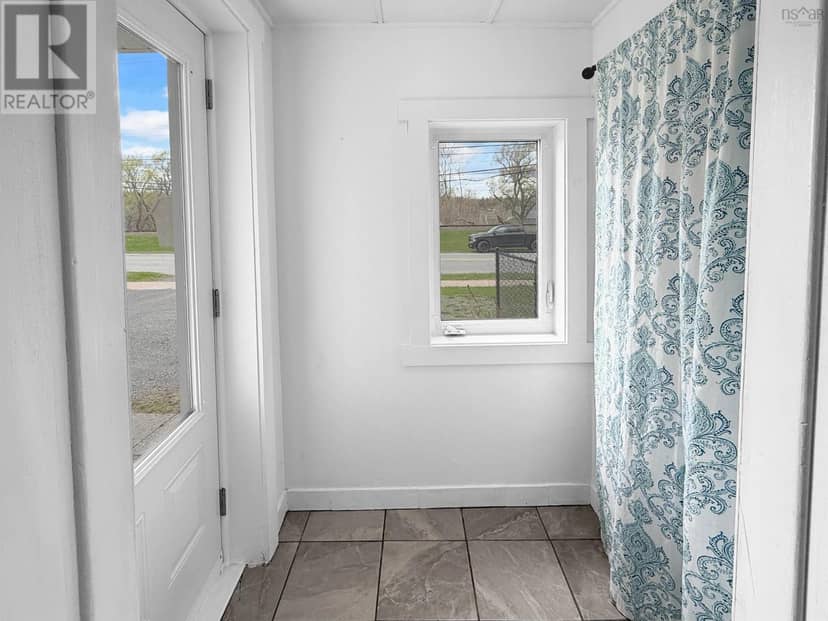 284 North Provost Street — photo 4 of 38
