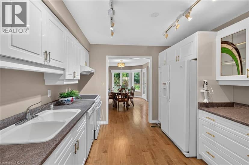 151 MCNIVEN Road Unit# 11 — photo 17 of 40