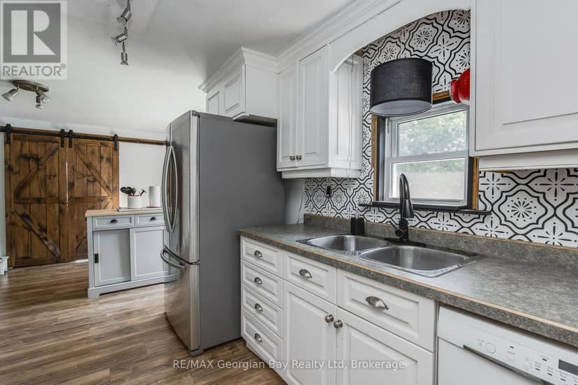 1046 Henry Street — photo 13 of 31