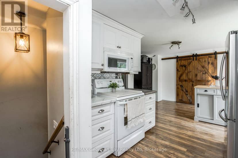 1046 Henry Street — photo 15 of 31