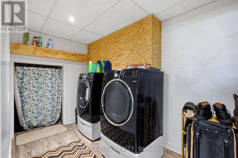 1120 Des Cedres Street — photo 16 of 40