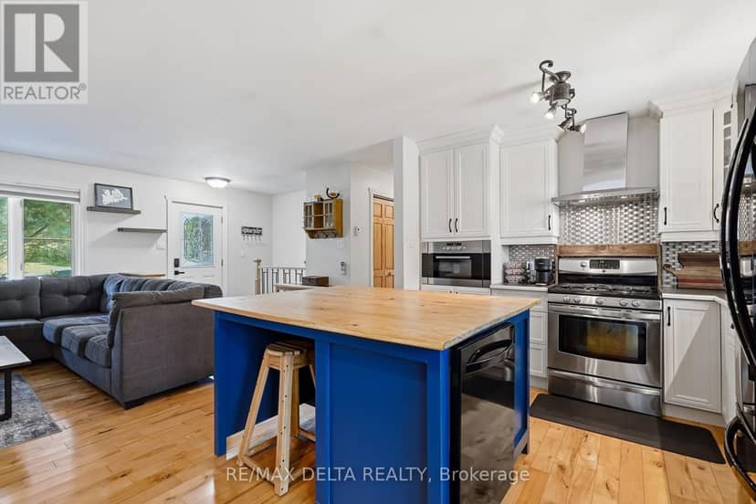 1120 Des Cedres Street — photo 4 of 40