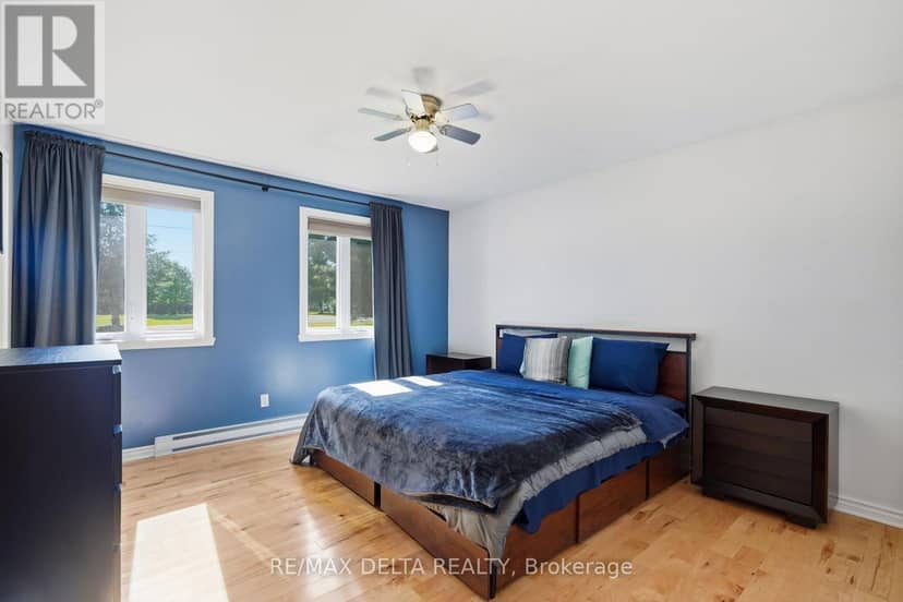 1120 Des Cedres Street — photo 11 of 40