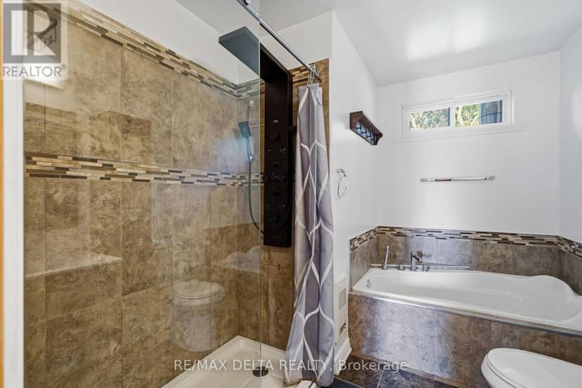 1120 Des Cedres Street — photo 9 of 40