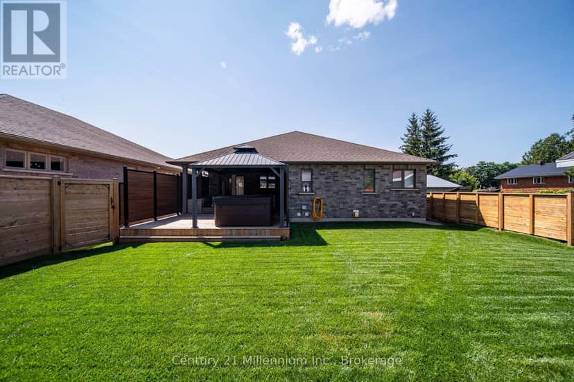 215 Djay Crescent — photo 40 of 40