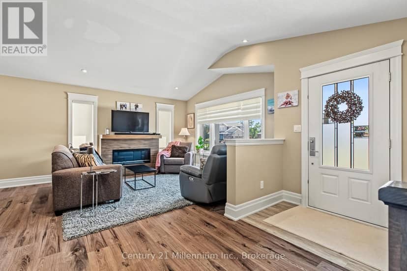 215 Djay Crescent — photo 7 of 40