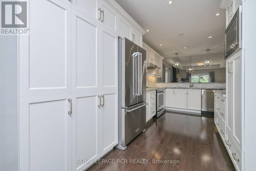39 Westmount Drive — photo 7 of 32