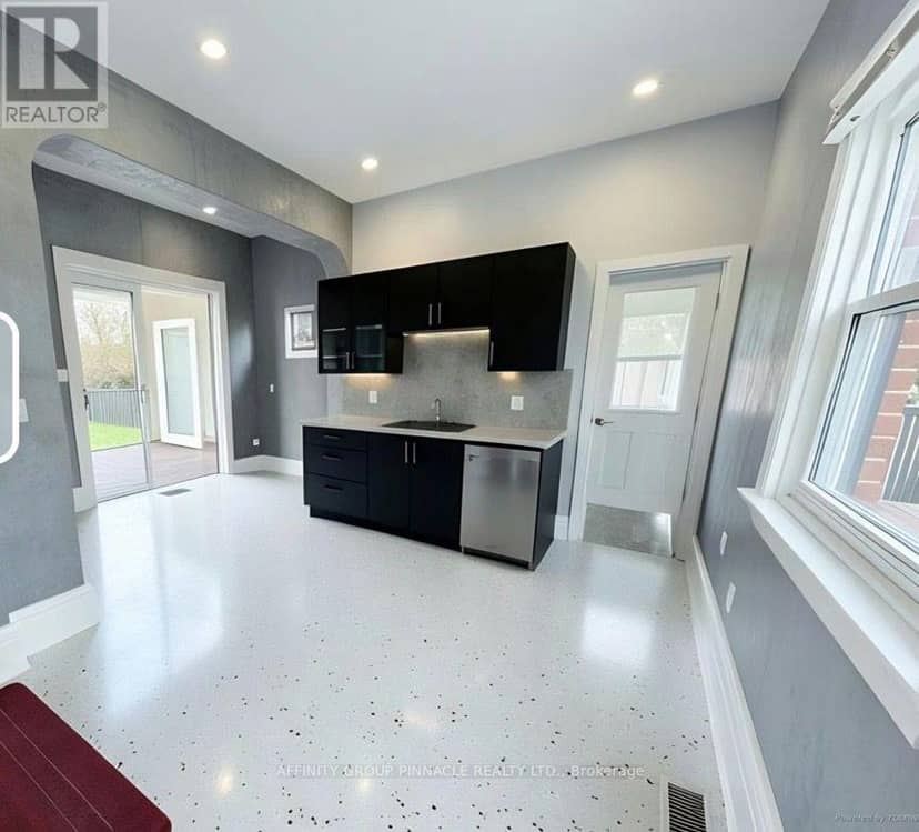 170 Queen Street — photo 7 of 40