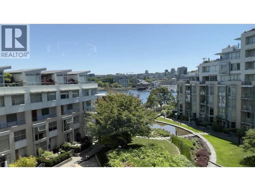 605 1228 MARINASIDE CRESCENT, Vancouver, photo 2
