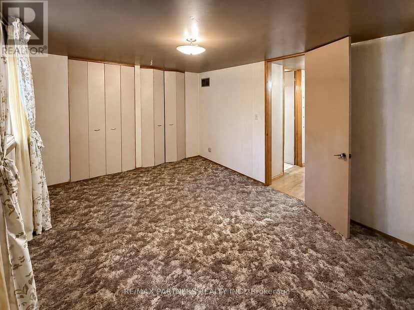 23 Pomander Road — photo 8 of 13