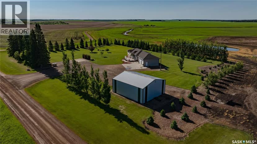 Hiebert Acreage — photo 3 of 40