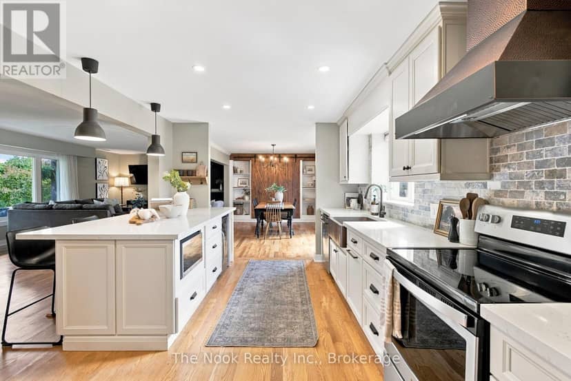 4386 Middle Road — photo 13 of 40