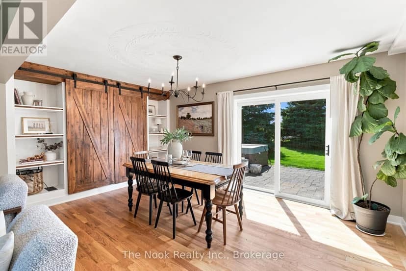 4386 Middle Road — photo 14 of 40