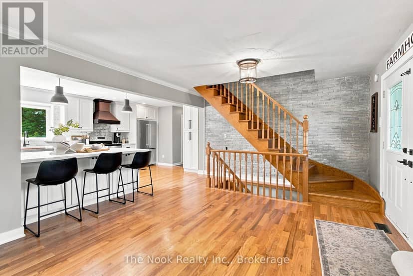 4386 Middle Road — photo 8 of 40