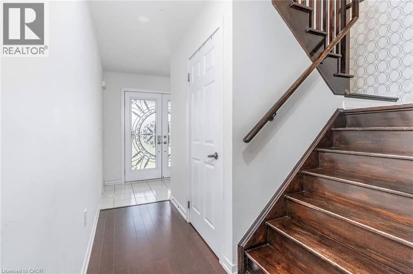 32 HEDGES Crescent, Stoney Creek, photo 3