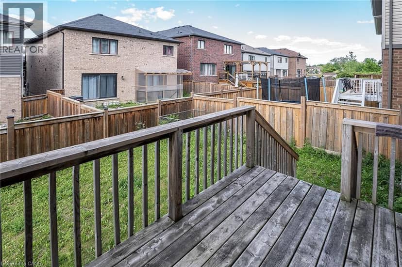 32 HEDGES Crescent — photo 19 of 20