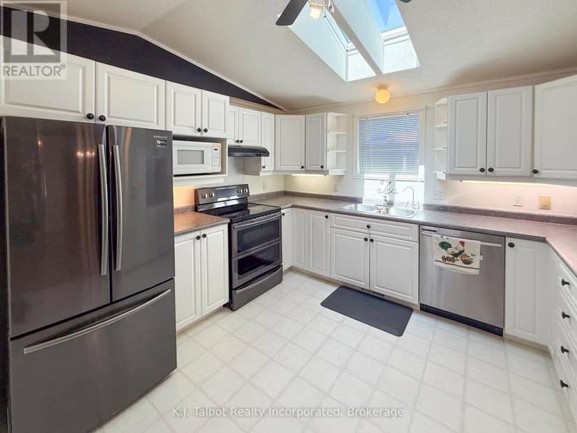 55 Algonquin Lane — photo 27 of 40