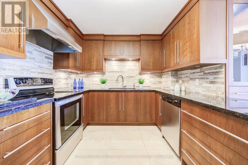 501 - 2287 Lake Shore Boulevard W — photo 10 of 39