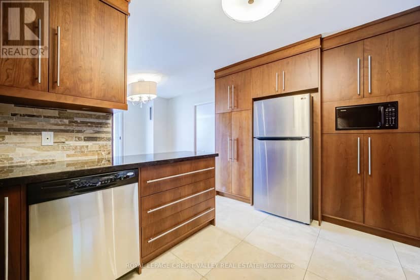 501 - 2287 Lake Shore Boulevard W — photo 13 of 39