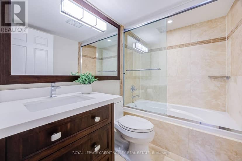 501 - 2287 Lake Shore Boulevard W — photo 15 of 39