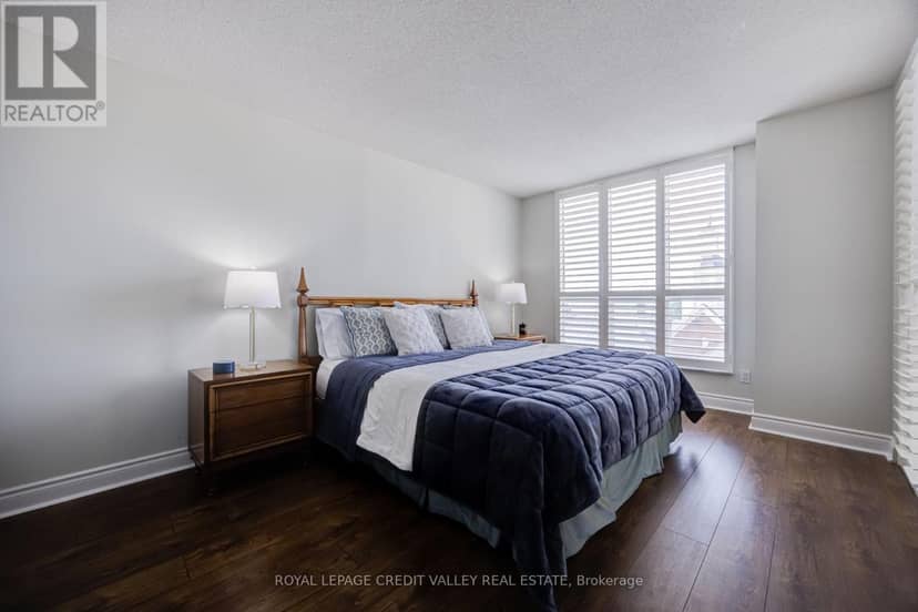 501 - 2287 Lake Shore Boulevard W — photo 18 of 39