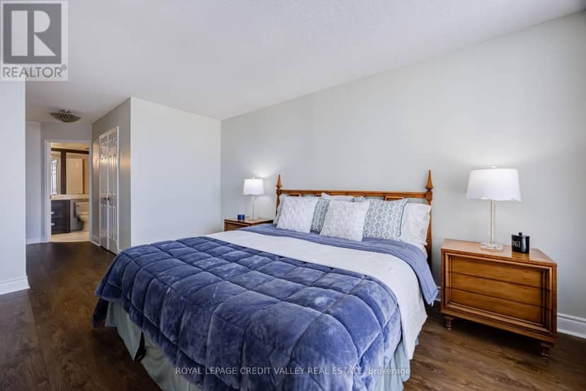 501 - 2287 Lake Shore Boulevard W — photo 19 of 39