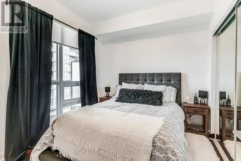 2710 - 2212 Lake Shore Boulevard W — photo 10 of 24