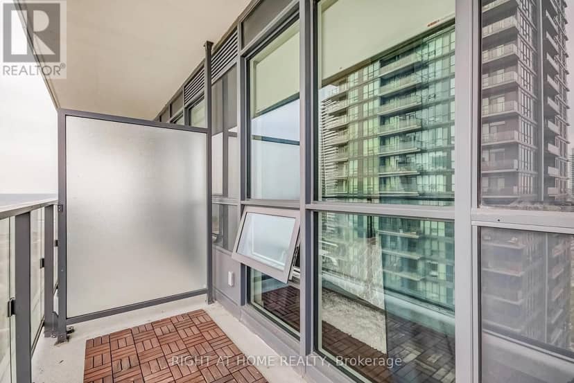 2710 - 2212 Lake Shore Boulevard W — photo 16 of 24