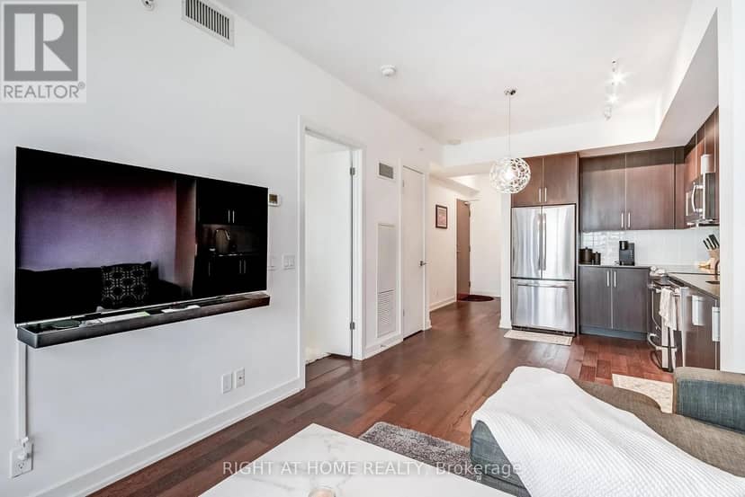 2710 - 2212 Lake Shore Boulevard W — photo 4 of 24