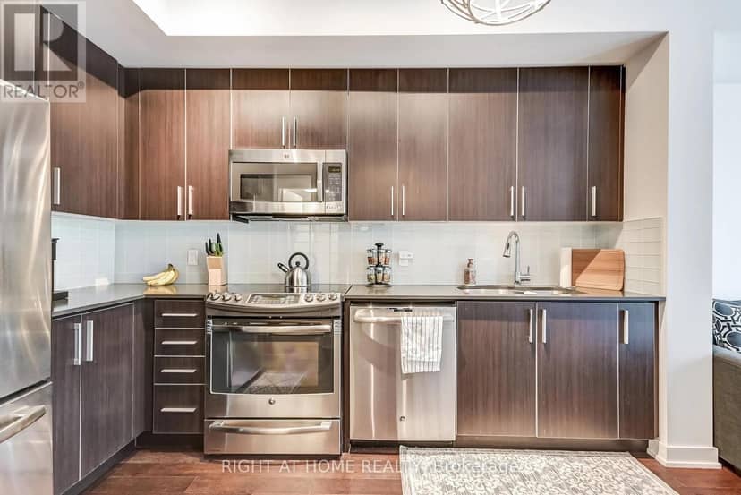 2710 - 2212 Lake Shore Boulevard W — photo 7 of 24