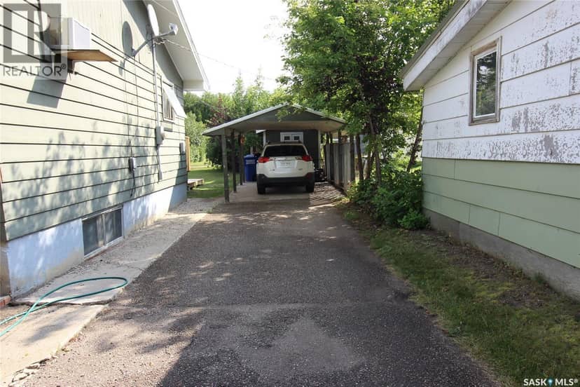 656 4th STREET W, Shaunavon, photo 2