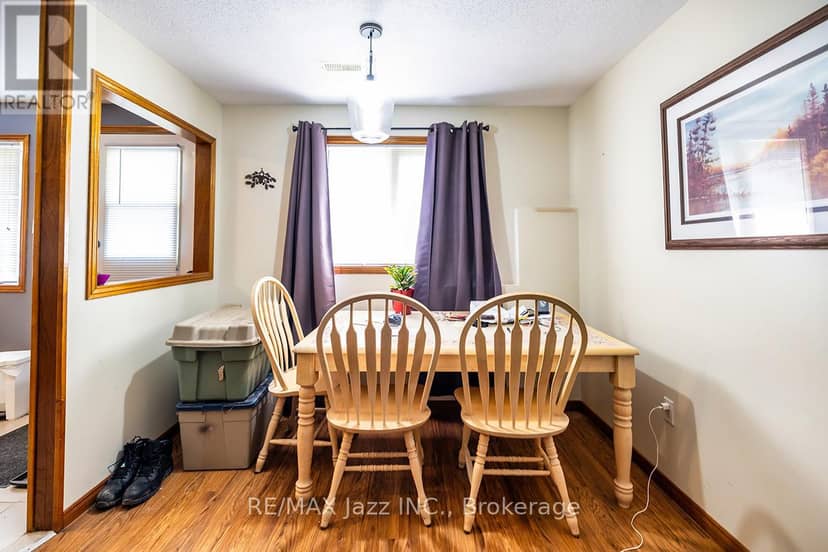 27 Waverley Road — photo 26 of 32