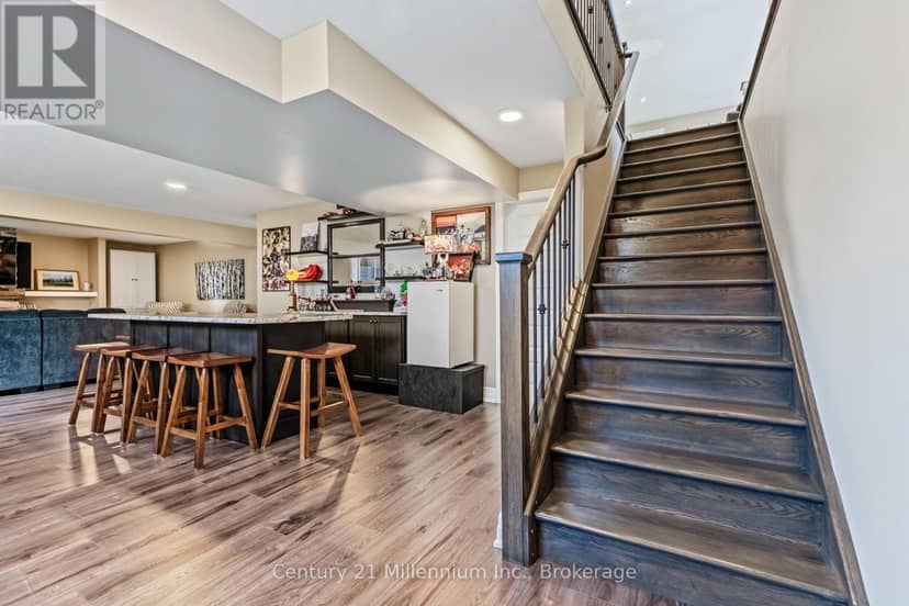 215 Djay Crescent — photo 31 of 40