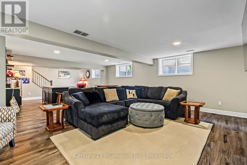 215 Djay Crescent — photo 35 of 40