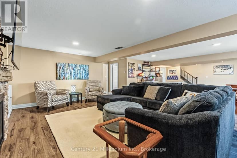 215 Djay Crescent — photo 36 of 40
