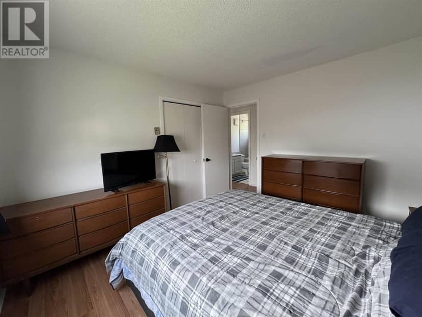 38 Richard ST — photo 10 of 16