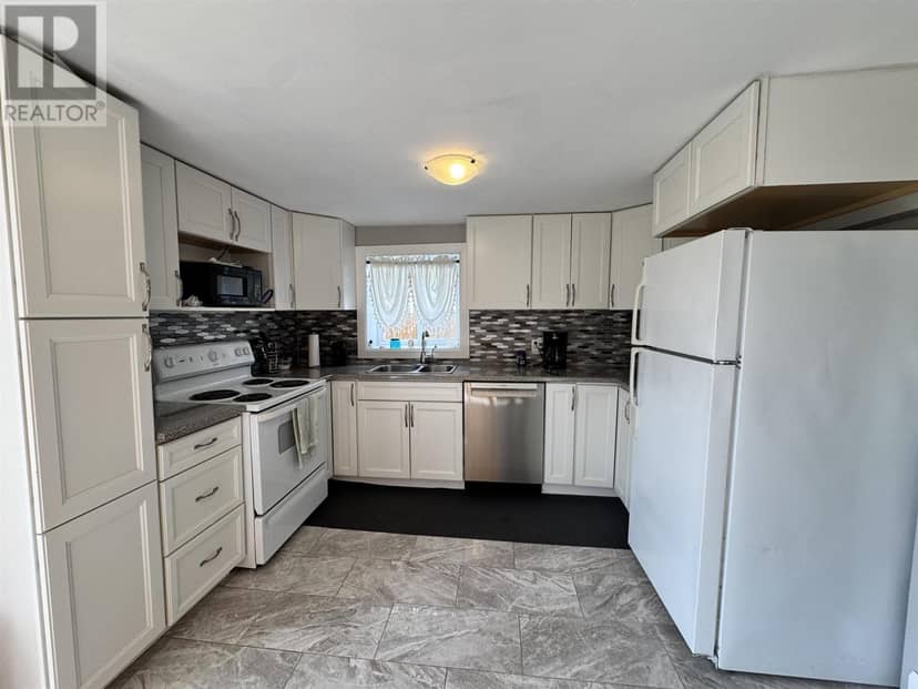 73 Lansdowne ST — photo 9 of 25