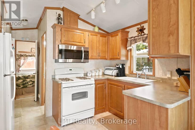 M44 - 13 Southline Avenue — photo 10 of 40