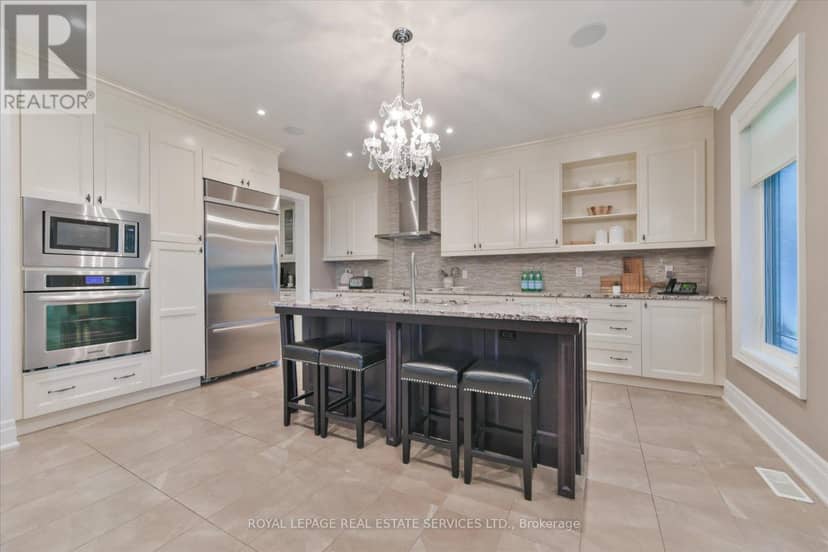 439 Martin Grove Road — photo 17 of 40