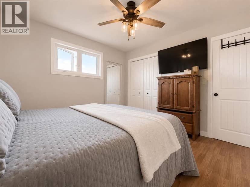 45513 Hwy 870 — photo 14 of 37