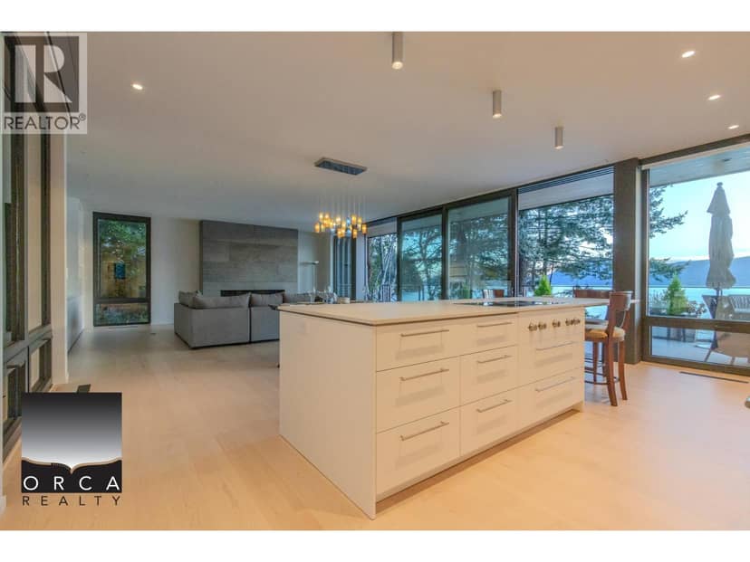 Main 8885 LAWRENCE WAY, West Vancouver, photo 3