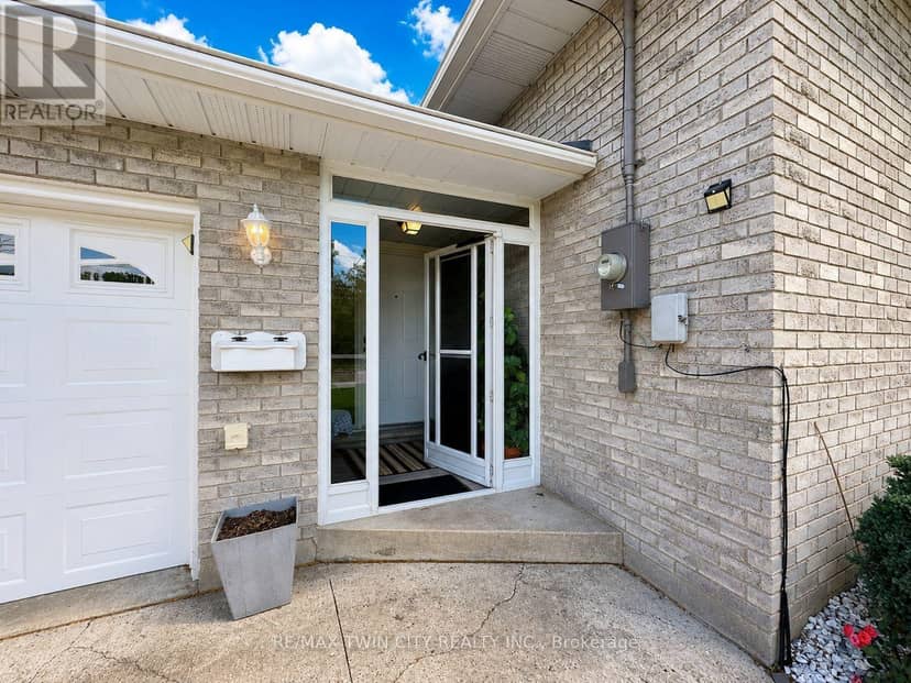 36 Oakhill Drive N — photo 5 of 40