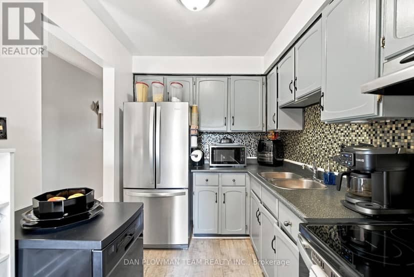 2 - 72 Martin Road — photo 10 of 26