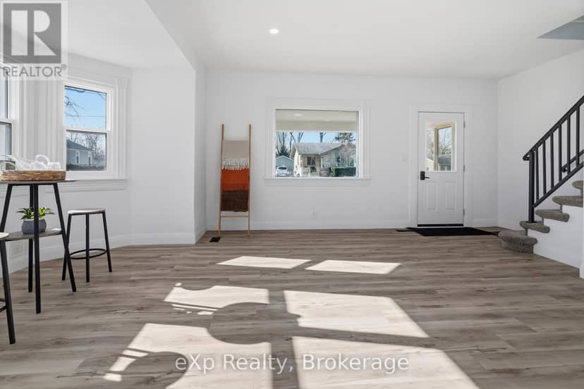 192 William Street W, North Middlesex, photo 5