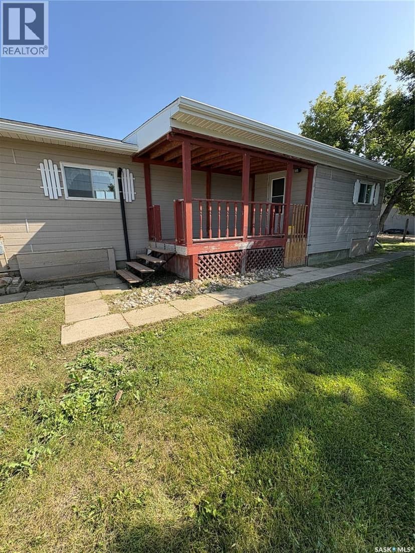 148 Railway AVENUE — photo 1 of 25