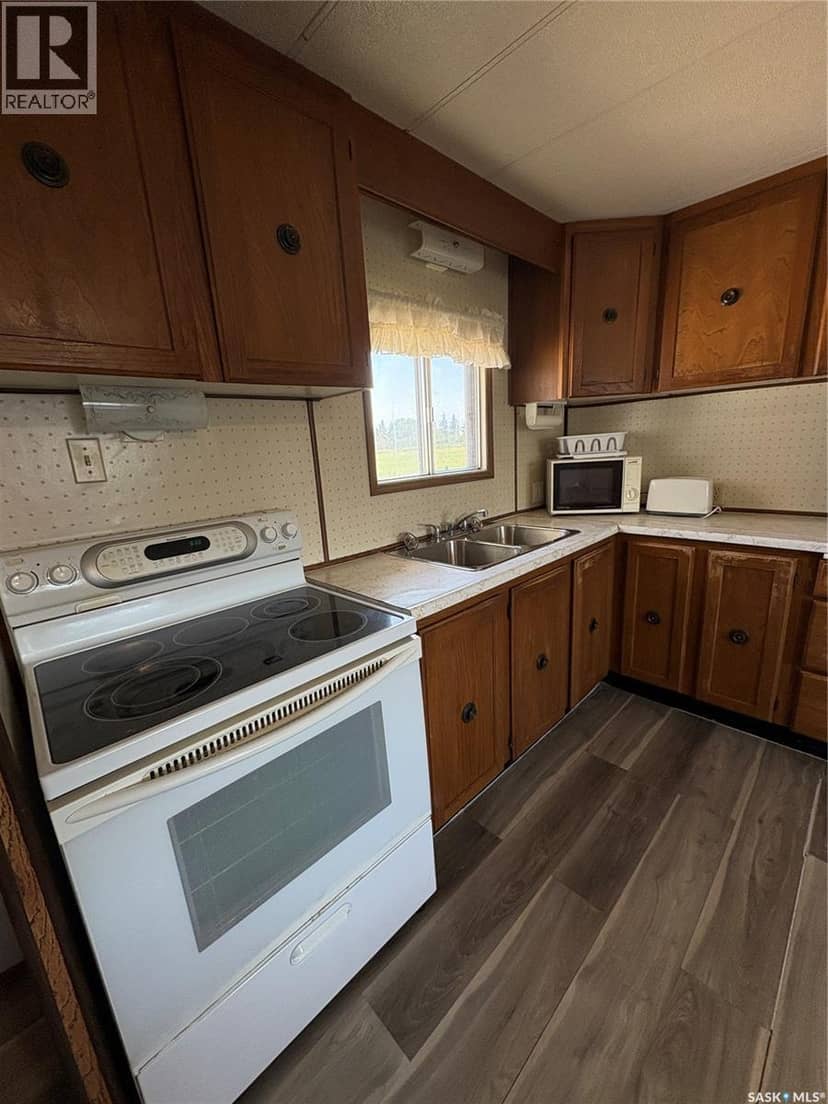 148 Railway AVENUE — photo 7 of 25