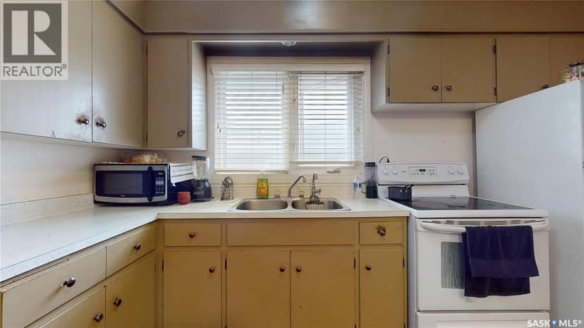 1208 Bond STREET — photo 11 of 40
