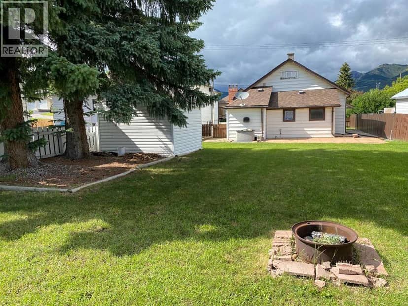 705 227 Street, Hillcrest, photo 2