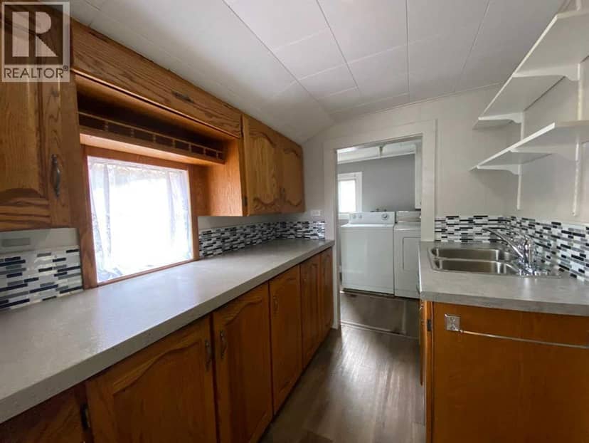 705 227 Street, Hillcrest, photo 8
