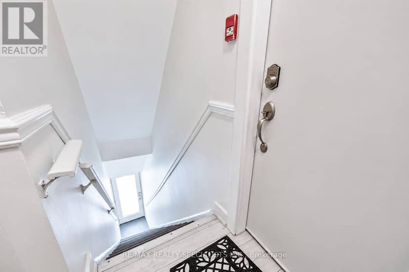 1659 Gerrard Street E — photo 10 of 40